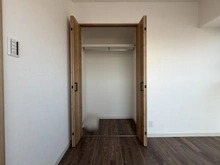 【神奈川県/川崎市川崎区中瀬】エンゼルハイム川崎大師第2 収納：洋室約5.7帖の収納