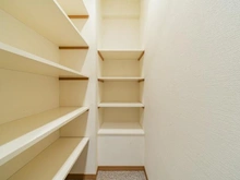 【神奈川県/川崎市川崎区本町】ルシオン多摩川 収納：シューズインクローゼット