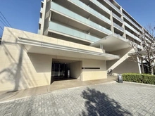 【神奈川県/横浜市鶴見区鶴見中央】オーベルグランディオ横浜鶴見 コンフォートテラス アプローチ