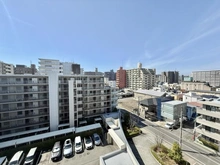 【神奈川県/横浜市鶴見区鶴見中央】オーベルグランディオ横浜鶴見 コンフォートテラス 眺望：最上階のため日当たり・開放感あります