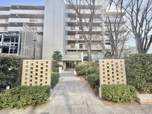 【神奈川県/横浜市鶴見区鶴見中央】オーベルグランディオ横浜鶴見 コンフォートテラス アプローチ：サブエントランス