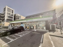 【神奈川県/横浜市鶴見区鶴見中央】オーベルグランディオ横浜鶴見 コンフォートテラス ファミリーマート鶴見中央三丁目店（現地より約140m）