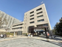 【神奈川県/横浜市鶴見区鶴見中央】オーベルグランディオ横浜鶴見 コンフォートテラス 鶴見区役所（現地より約450m）