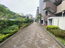 【神奈川県/川崎市川崎区京町】ライオンズヴィアーレ横濱ベイ壱番館 敷地内