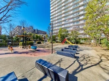 【神奈川県/横浜市鶴見区市場上町】コープ野村バードウッド鶴見2番館 敷地内