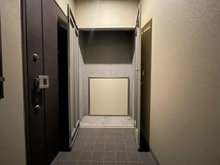 【神奈川県/横浜市港北区新横浜】ブリシア新横浜 収納：トランクルーム　玄関横