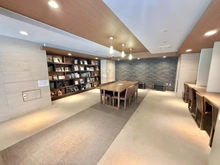 【神奈川県/川崎市幸区塚越】プラウドシティ新川崎 共用部：ライブラリー