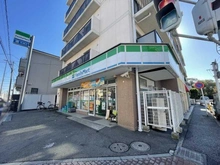 【神奈川県/川崎市幸区東古市場】ライオンズマンション鹿島田ガーデンシティ ファミリーマート東古市場店（現地より約140m）：