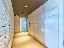 【神奈川県/横浜市神奈川区神奈川】プラウド東神奈川 メールBOX：右側：宅配BOX