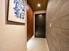 【大阪府/枚方市岡南町】プラウド枚方 玄関