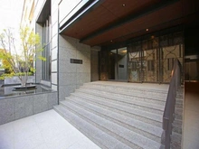 【大阪府/枚方市岡南町】プラウド枚方 エントランス