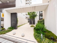 【大阪府/高槻市上田辺町】ローレルアイ高槻 エントランス