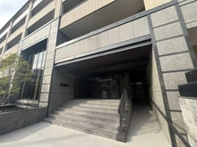【大阪府/枚方市岡南町】プラウド枚方 エントランス