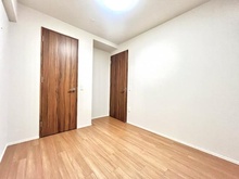 【大阪府/枚方市岡南町】プラウド枚方 洋室