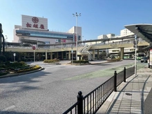 【大阪府/高槻市白梅町】ジオ高槻ミューズレジス JR高槻駅南口　ロータリー（現地より約450m）