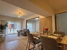 【大阪府/高槻市古曽部町】レオ高槻 リビング・ダイニング：※家具・調度品等は本体価格に含まれません。