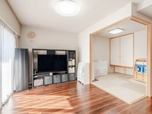 【大阪府/高槻市天神町】グランレ・ジェイド高槻天神 リビング