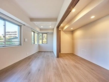 【東京都/大田区山王】プラウド山王二丁目 リビング・ダイニング：(右)洋室