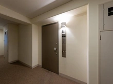 【東京都/渋谷区恵比寿南】クオリア恵比寿サウス 玄関：共用廊下側