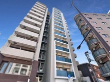 【東京都/中野区東中野】ブリリア東中野ステーションフロント 外観：写真中央の建物