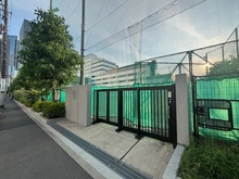 【東京都/中野区中央】ザ・パークハウス中野坂上 中野区立中野東中学校（現地より約330m）：
