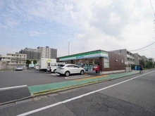 【東京都/杉並区高井戸西】プラウド杉並高井戸 ファミリーマート杉並人見街道店（現地より約160m）：徒歩2分