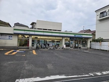 【東京都/中野区中央】ヒルズ中野坂上新都心グランステージ ファミリーマート中野中央1丁目店（現地より約150m）：徒歩2分