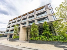 【東京都/杉並区堀ノ内】ピアース杉並方南町レジデンス 外観：南面傾斜のヒルトップ立地に位置する、全94邸のレジデンス