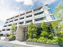 【東京都/杉並区堀ノ内】ピアース杉並方南町レジデンス 外観：南面傾斜のヒルトップ立地に位置する、全94邸のレジデンス