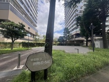 【東京都/中野区中野】パークシティ中野 ザ タワー ブリーズ 囲町ひろば（現地より約80m）