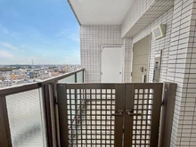 【東京都/府中市八幡町】ラヴィドール府中サザンテラス ポーチ