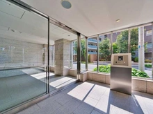 【東京都/杉並区和田】プラウド杉並和田 プライベートコート エントランス