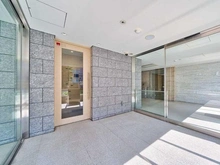 【東京都/杉並区和田】プラウド杉並和田 プライベートコート エントランス