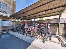 【東京都/杉並区和田】プラウド杉並和田 プライベートコート 駐輪場