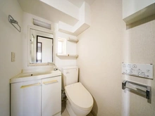 【東京都/品川区東五反田】新池田山マンション 洗面所：トイレ隣接