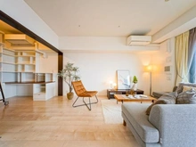 【東京都/品川区東品川】品川イーストシティタワー リビング・ダイニング：左：サービスルーム（納戸）