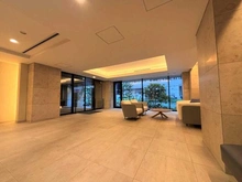 【東京都/中央区築地】イニシア築地レジデンス エントランス：折り上げ天井と間接照明