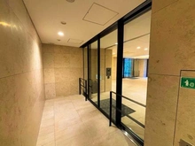 【東京都/中央区築地】イニシア築地レジデンス エントランス：二段階のオートロックになります