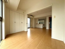 【東京都/豊島区雑司が谷】アトラス雑司が谷 洋室：奥・LDK