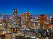 【東京都/中央区晴海】晴海アイランドトリトンスクエアビュータワー 1号棟 眺望：都心と東京タワーを楽しめる夜景（ズームなし・天候による）
