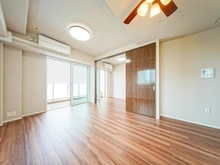 【東京都/豊島区東池袋】プラウドタワー東池袋 リビング・ダイニング：（奥）洋室