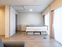 【東京都/府中市宮西町】プラウド府中グレイス 洋室：約5.0帖の洋室、ウォールドア開きver.