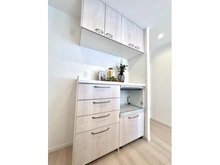 【東京都/渋谷区広尾】朝日広尾マンション 収納（キッチン部分）