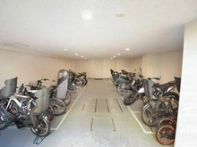 【東京都/目黒区中目黒】ピアース中目黒ローレルアイ 駐輪場