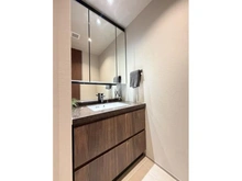 【東京都/港区麻布台】麻布台パークハウス 洗面室：マスターベッドルーム備付洗面室