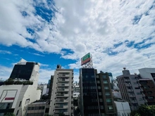 【東京都/渋谷区神泉町】グラーサ渋谷松濤 眺望：サービスバルコニーから