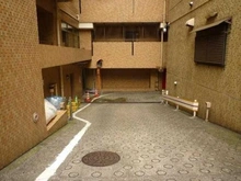 【東京都/渋谷区広尾】朝日広尾マンション 駐車場車両出入口