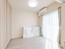 【東京都/新宿区山吹町】プレミスト新宿山吹 洋室：リビング横洋室