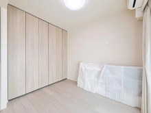 【東京都/新宿区山吹町】プレミスト新宿山吹 洋室：リビング横洋室