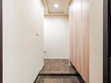 【東京都/新宿区山吹町】プレミスト新宿山吹 玄関